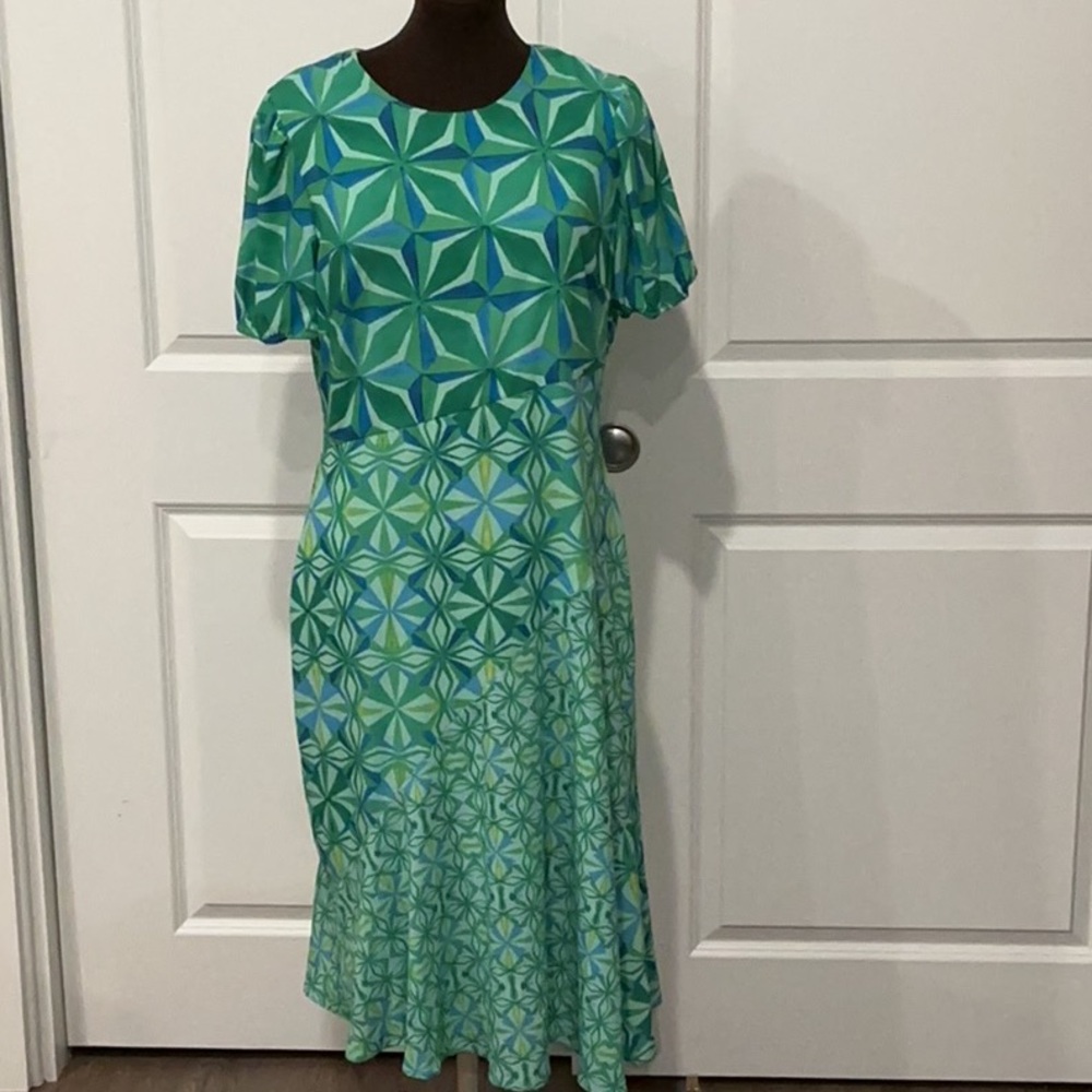 Green Geometric Midi Dress - Lightweight Patterned Women's Dress